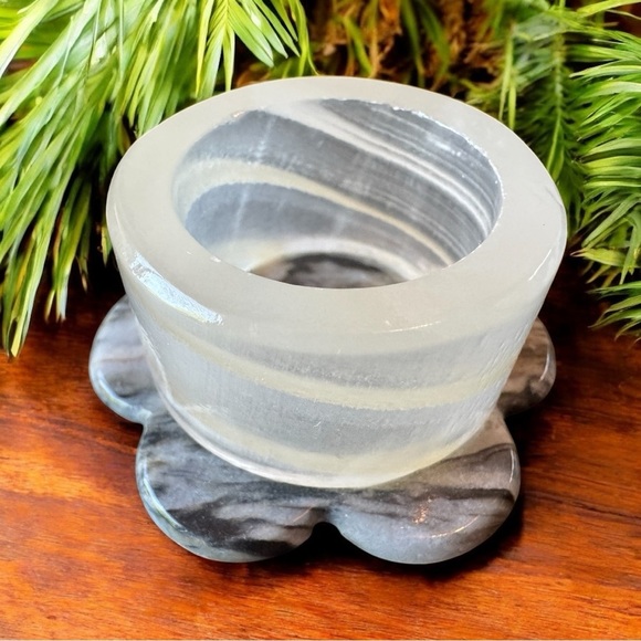 Vintage Carved Onyx Stone Lidded Trinket Dish – Flower Shaped - Picture 7 of 12